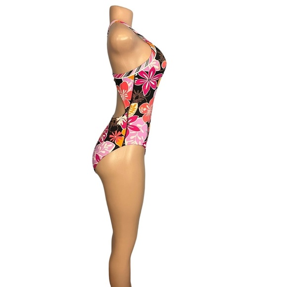 The Finals Paradise Butterfly Back One Piece Swimsuit Pink and Black - Picture 5 of 12